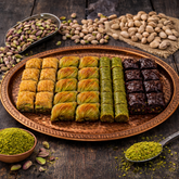Baklava assorti 1,5 kg – Mélange de baklava turc aux saveurs chocolat, midye, sarma et pistache
- D'Antep