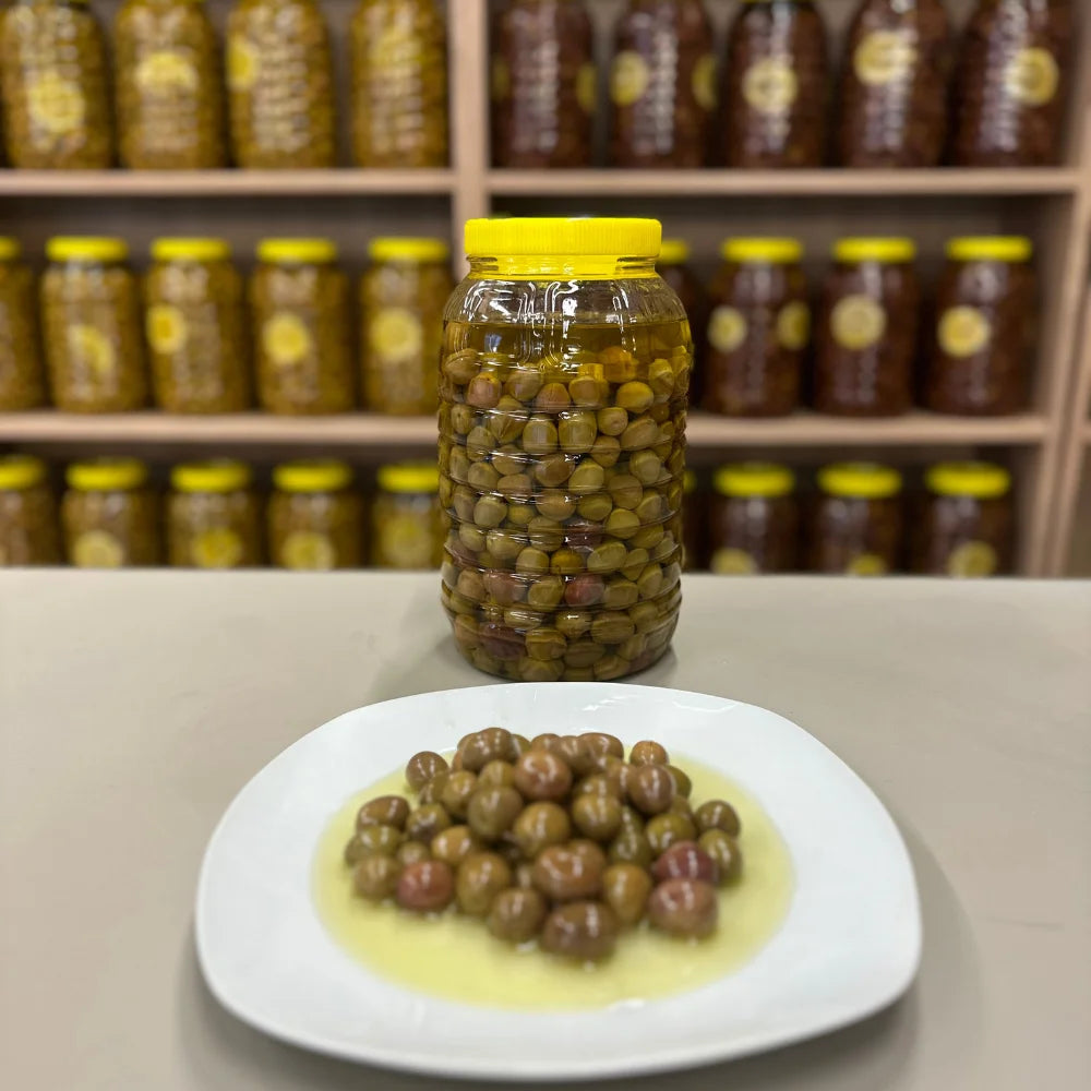 Grüne Oliven (Angeschnitten) - Eingelegt in Olivenöl